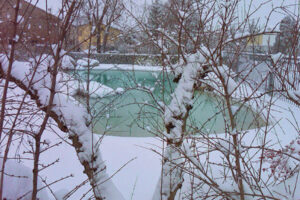 Piscina biodesign in inverno